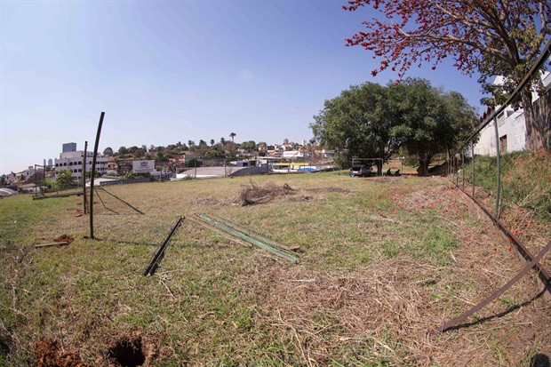 Área verde localizada na rua Prof. Hildebrando Seixas Siqueira, no bairro Castelinho, também conta com academia ao ar-livre e quadra esportiva