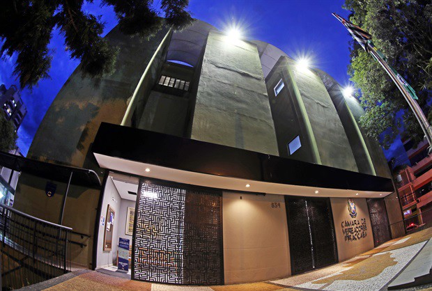 Reunião solene tem início às 19h30