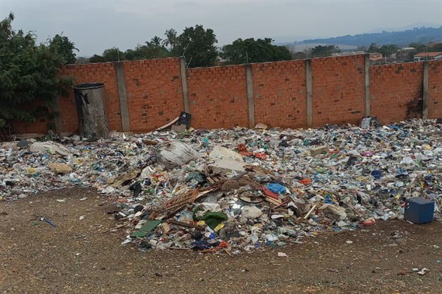 Limpeza foi executada mas ainda resta lixo no local