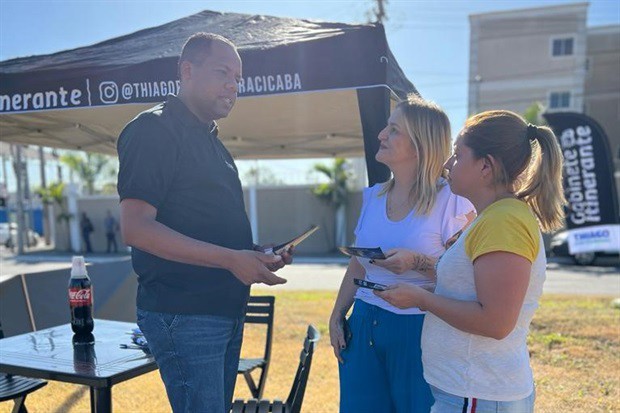 O primeiro Gabinete Itinerante do parlamentar aconteceu ao lado do varejão do bairro Alvorada e atendeu dezenas de pessoas que por lá passaram.