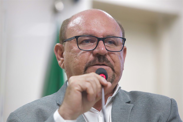 Anilton Rissato ocupou a tribuna na reunião ordinária desta segunda-feira