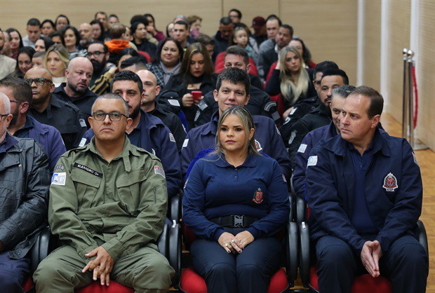 Cerimônia realizada no Salão Nobre “Helly de Campos Melges” contou com a presença de servidores da SAP, parlamentares, amigos e parentes dos homenageados