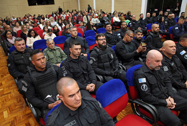 Cerimônia realizada no Salão Nobre “Helly de Campos Melges” contou com a presença de servidores da SAP, parlamentares, amigos e parentes dos homenageados