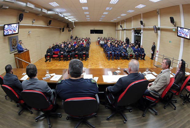 Cerimônia realizada no Salão Nobre “Helly de Campos Melges” contou com a presença de servidores da SAP, parlamentares, amigos e parentes dos homenageados