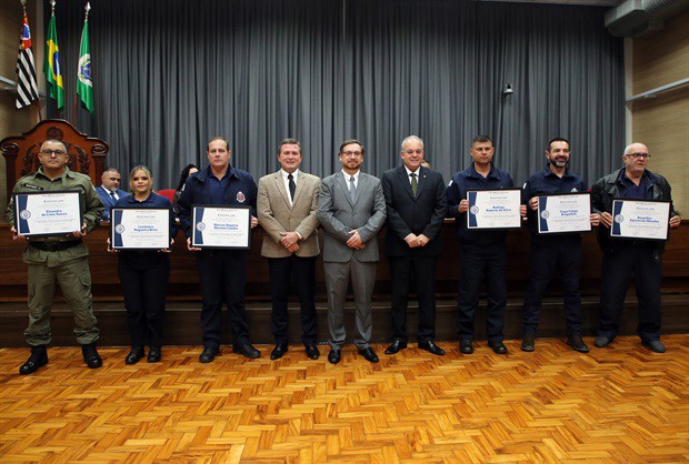 Servidores do Centro de Detenção Provisória (CDP) receberam quadros alusivos à solenidade