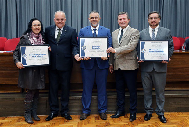 Da esquerda para a direita: Joseane Teixeira, Gilmar Rotta, Élcio Bonsaglia, Laércio Trevisan Jr. e Maurício Gonçalves 