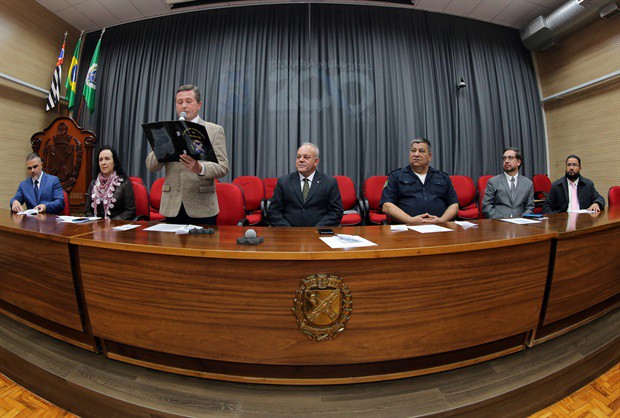Cerimônia realizada no Salão Nobre “Helly de Campos Melges” contou com a presença de servidores da SAP, parlamentares, amigos e parentes dos homenageados