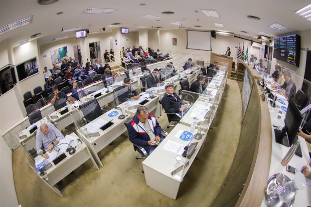 Odair José Serafim trabalhou desde cedo na lavoura com a família e, em 1986, abriu uma olaria em sociedade com os irmãos