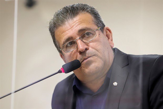 O vereador Reinaldo Pousa ocupou a tribuna na noite desta segunda-feira (26)