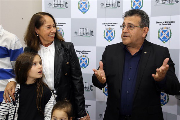 Cerimônia foi realizada no hall do Salão Nobre da Câmara Municipal de Piracicaba