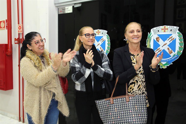 Cerimônia foi realizada no hall do Salão Nobre da Câmara Municipal de Piracicaba