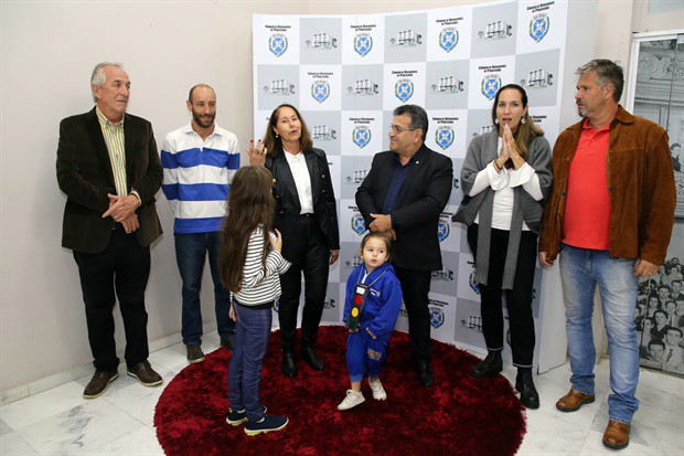 Cerimônia foi realizada no hall do Salão Nobre da Câmara Municipal de Piracicaba