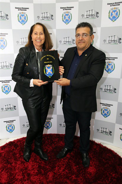 Cerimônia foi realizada no hall do Salão Nobre da Câmara Municipal de Piracicaba