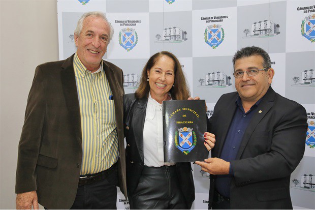 Solenidade reuniu amigos, colegas de trabalho, alunas e parentes