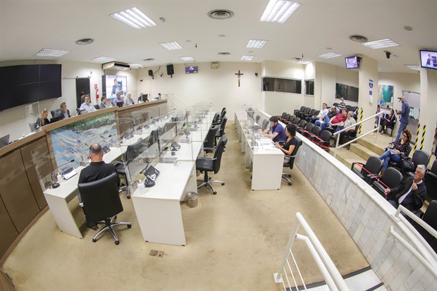 Reunião pública realizada na tarde desta terça-feira (27) congregou representes do poder público, comerciantes e interessados em debater a revitalização da área central