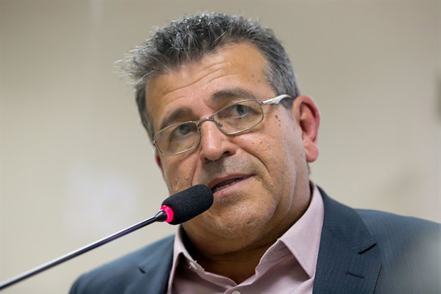 Reinaldo Pousa em discurso na noite desta quinta-feira (29) durante a 46ª reunião ordinária de 2022