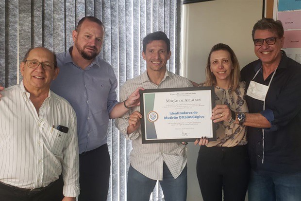 Moção de aplausos reconhece trabalho de mutirão oftalmológico