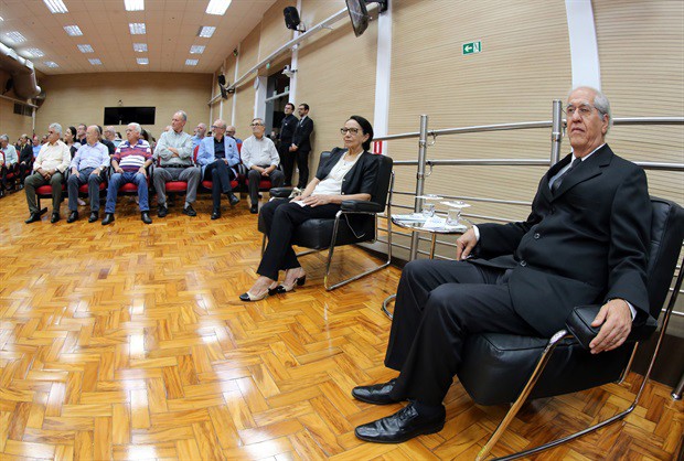 Reunião solene entregou o Título de Cidadão Piracicabano ao médico José Chicanelli