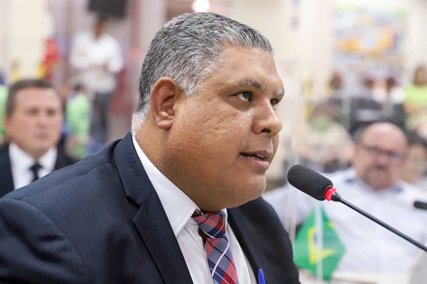 Vereador Paulo Campos, na Tribuna, nesta quinta-feira (10), na 58ª reunião ordinária