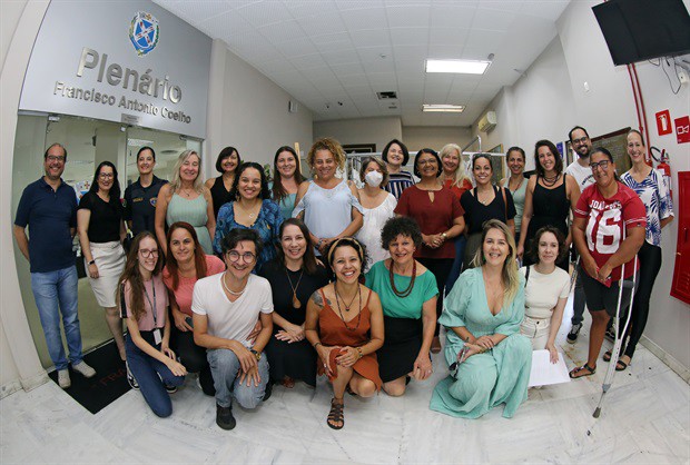 Exposição "Vestígios" foi aberta ao público no início da tarde desta sexta-feira (25), no hall do prédio principal da Câmara Municipal de Piracicaba 