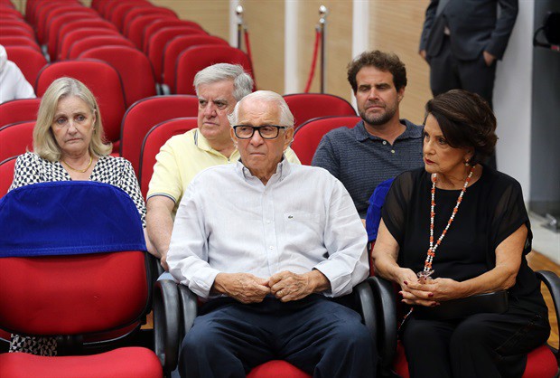 Cerimônia de entrega do Título de Cidadão Piracicabano ao Dr. Rafael Guena Jardim de Camargo, realizada na Câmara na noite desta sexta (25), congregou amigos e familiares 