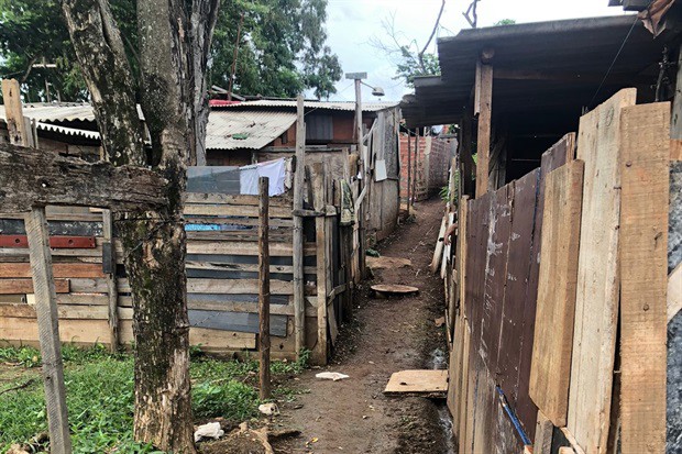 Sílvia Morales conversou com moradores locais e recebeu as demandas da comunidade
