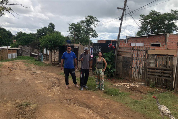 Sílvia Morales conversou com moradores locais e recebeu as demandas da comunidade