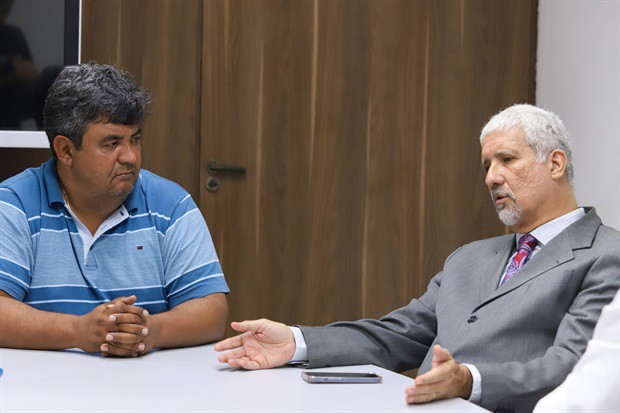 Wagner Oliveira, presidente da Câmara Municipal de Piracicaba (à esquerda) e Achile Mario Alesina Jr, desembargador do Tribunal de Justiça do Estado de São Paulo