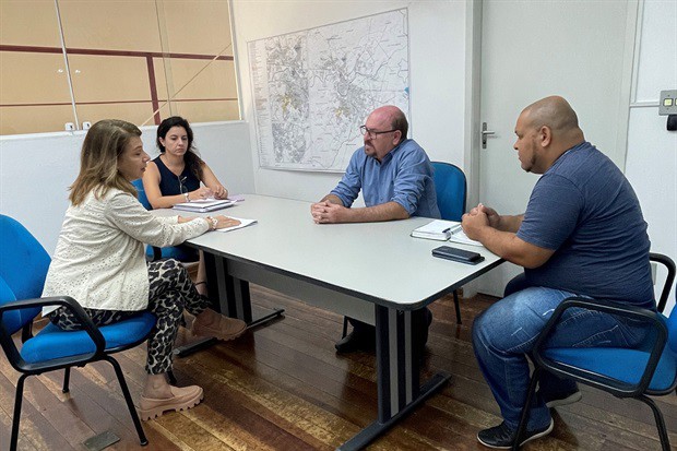 Vereador Anilton Rissato falou com a secretária sobre assuntos referentes aos serviços oferecidos pela pasta