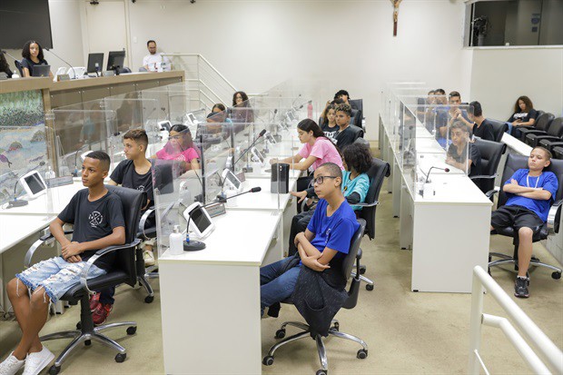Câmara recebe alunos da Helio Penteado de Castro