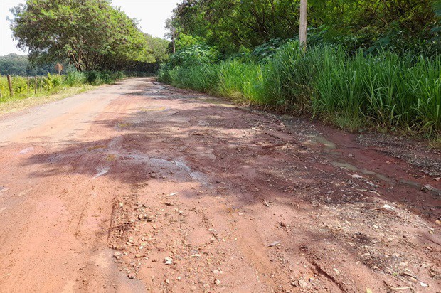 Anel viário e parque do centro comunitário precisam de manutenção