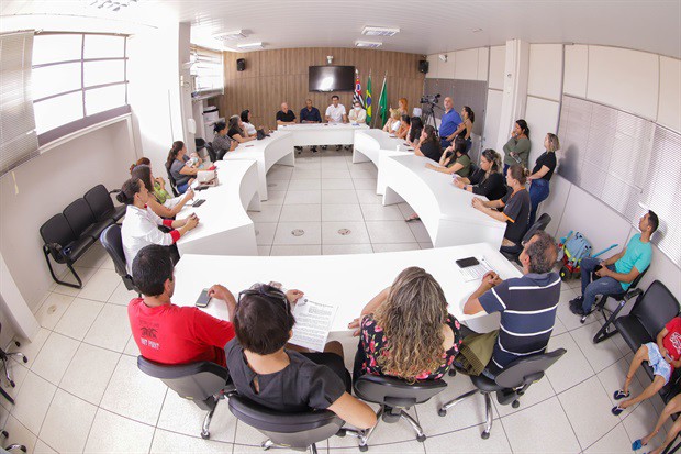 Reunião foi realizada na Câmara, na tarde desta segunda-feira