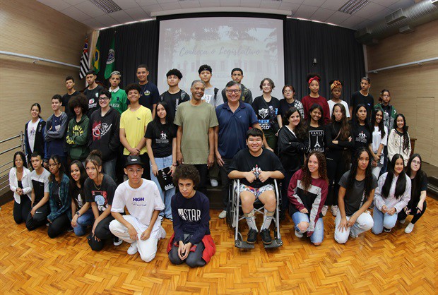 Estudantes que participaram do Conheça o Legislativo na manhã do último dia 13