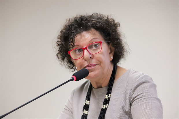 Vereadora também comparou custos de exames e procedimentos