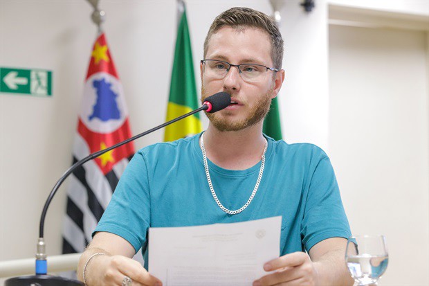 Gustavo Pompeo em discurso na tribuna na noite desta quinta-feira (27), na 23ª Reunião Ordinária de 2023