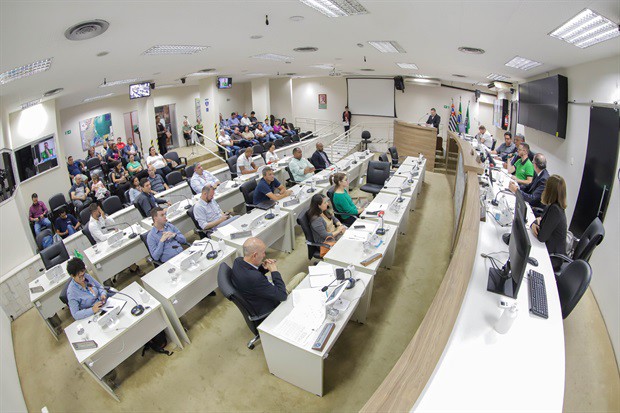 Audiência pública foi presidida pelo vereador Paulo Campos, que adiantou que novo projeto em área institucional não será aprovado