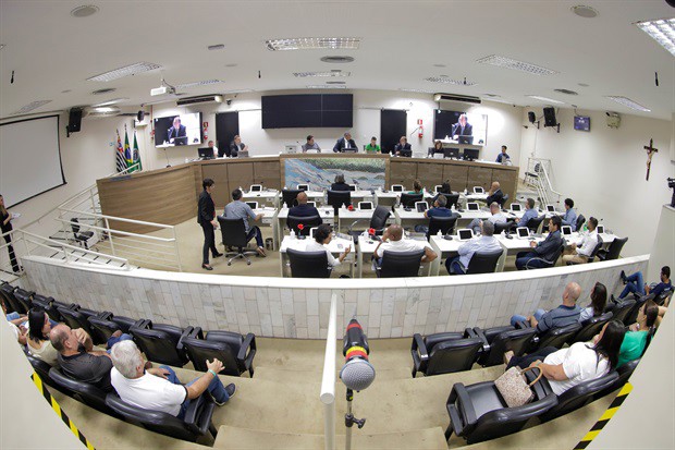 Audiência pública foi presidida pelo vereador Paulo Campos, que adiantou que novo projeto em área institucional não será aprovado