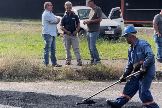 Vereador Anilton Rissato (Patriota) acompanhou o serviço da Semozel