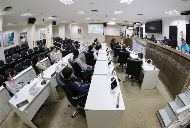 Alunos da escola Pedro de Mello participaram  do 'Conheça o Legislativo'