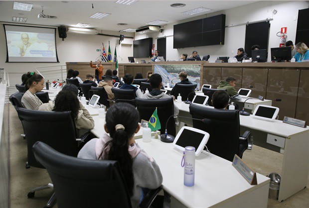 Alunos da escola Pedro de Mello participaram  do 'Conheça o Legislativo'