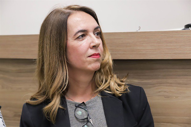 Cerimônia de entrega da moção de aplausos à advogada Fernanda Dal Picolo aconteceu na noite desta segunda-feira (5), na Câmara Municipal de Piracicaba