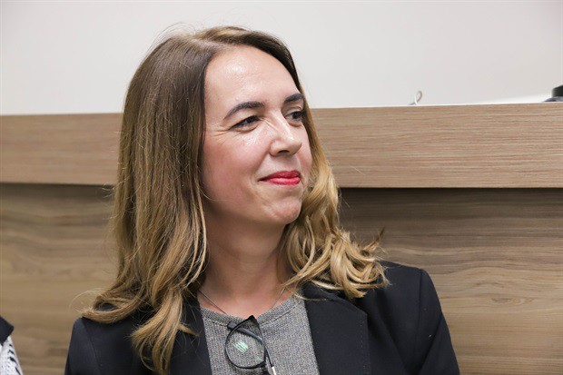 Cerimônia de entrega da moção de aplausos à advogada Fernanda Dal Picolo aconteceu na noite desta segunda-feira (5), na Câmara Municipal de Piracicaba