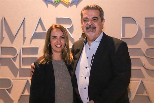 Cerimônia de entrega da moção de aplausos à advogada Fernanda Dal Picolo aconteceu na noite desta segunda-feira (5), na Câmara Municipal de Piracicaba