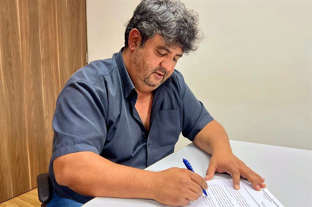 Presidente da Câmara, Wagnão assina ofício que notifica o prefeito a apresentar novo projeto de lei