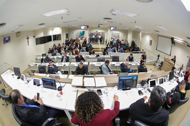 Reuniões ordinárias retornam em 3 de agosto, mas extraordinárias podem ocorrer em julho