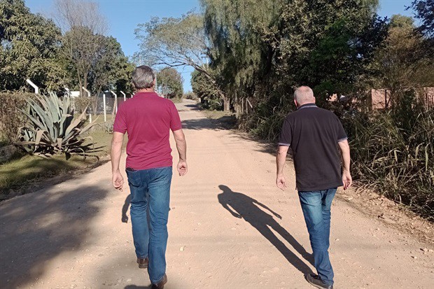 A pedido de moradores, vereador percorreu bairros com o secretário de Obras