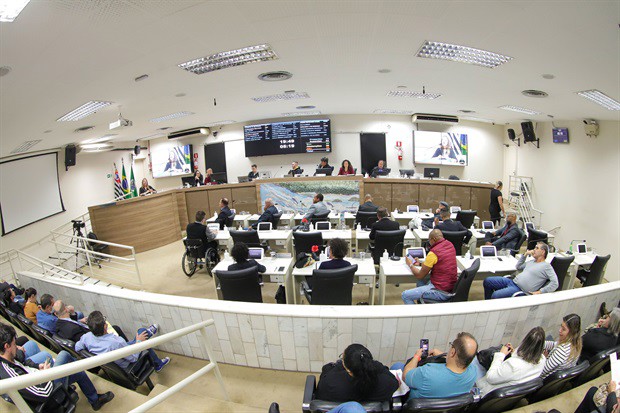 Vereadores foram convocados para reuniões extraordinárias para a manhã desta segunda-feira