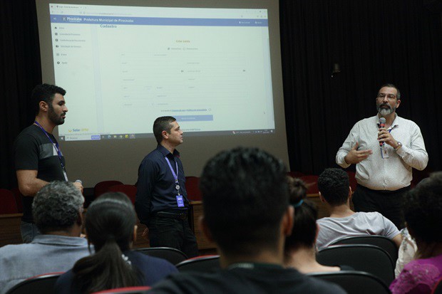 (Fotos: Rubens Cardia) Apresentação do novo sistema a assessores parlamentares aconteceu na tarde desta quarta-feira, 26, no Salão Nobre "Helly de Campos Melges"
