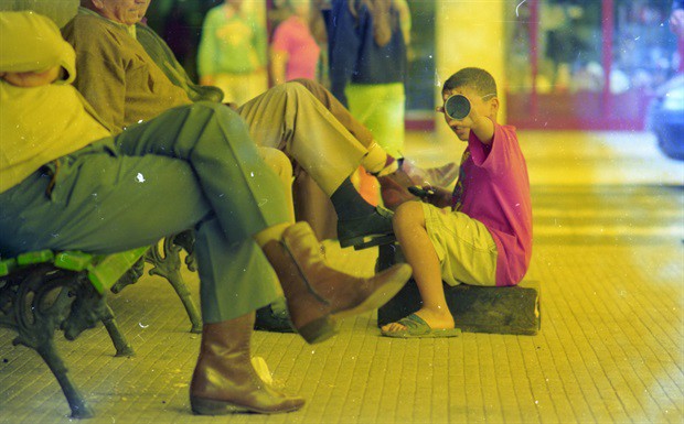 Engraxate. Fotografia de 11 de maio de 1997, de Davi Negri