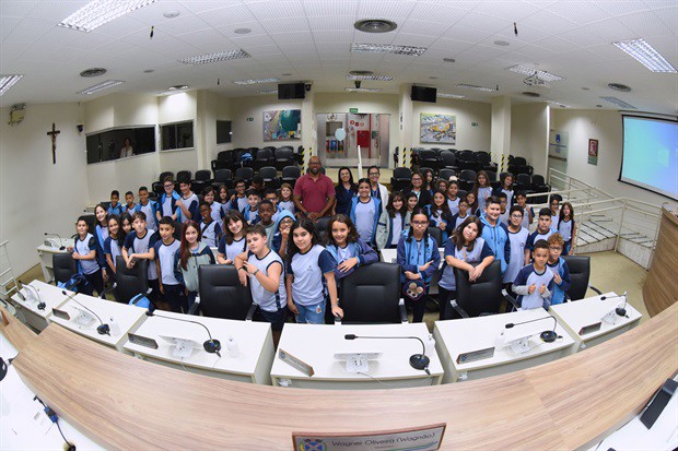 Alunos do Colégio Adventista participam do "Conheça o Legislativo